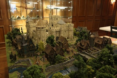 Stunning Diorama Table Features Pieces From Tabletop World