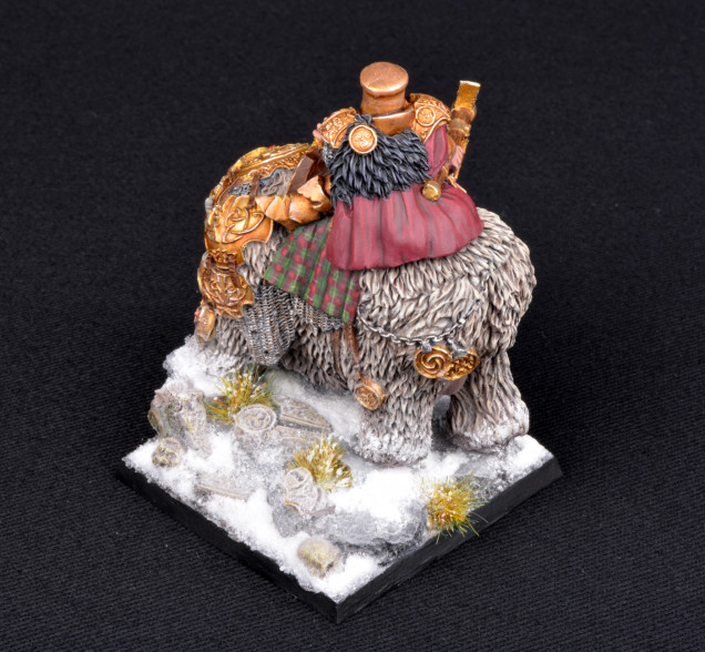 Nothing's cooler than a dwarf on a bear!