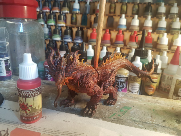 I then drybrushed the while model with Army Painter Pure red. Concentrating on the scales and areas still black, working against the direction of the scales to pick up on the ridges but allowing the colour transitions previously laid down with the airbrush still to show through.