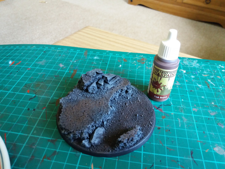 Step 4: Dirt, again I drybrushed this, this time though I concentrated on the flat areas.  The drybush means that you don't get a block coverage and it looks more natural alongside the rocks.