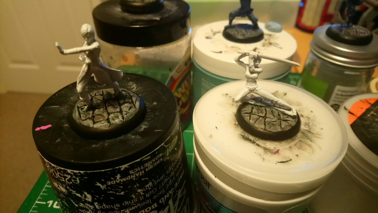 And finally I go back in with a light wash of Strong Tone to dirty the bases up again then went ahead and used matt black on the base rims to finish up.. 