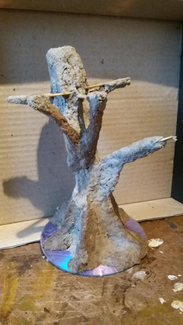 So I made some more goop and finished off the tree, now its gonna be waiting for it to dry so I'll get on and build a couple more as Im happy with how this bit works.