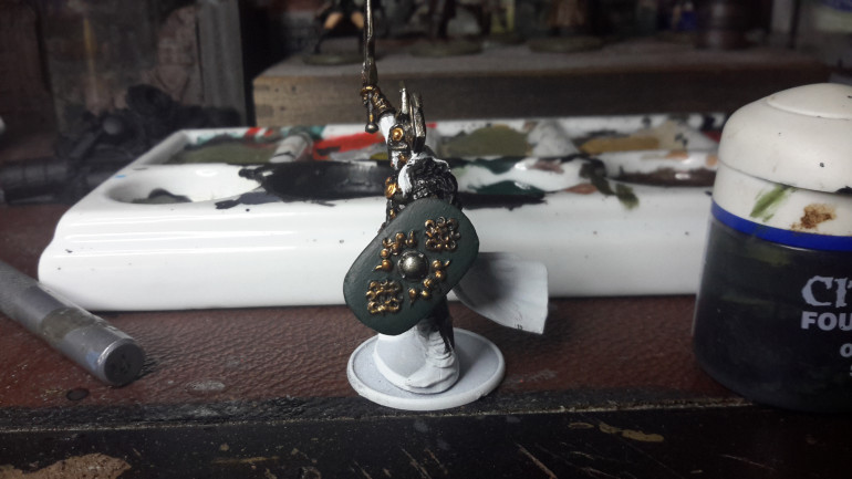 Shield painted GW Orkhide Shade