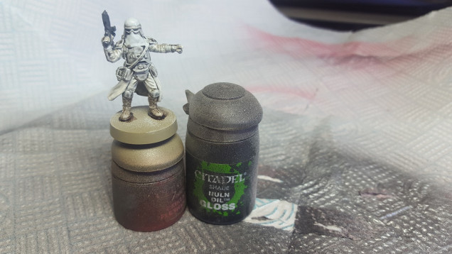 Stage 6 - Wash the armour panels and weapons with GW Gloss Nuln Oil