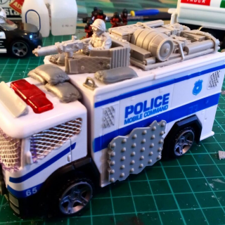 Modding diecast cars - The Mobile Command Centre