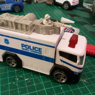 Modding diecast cars - The Mobile Command Centre