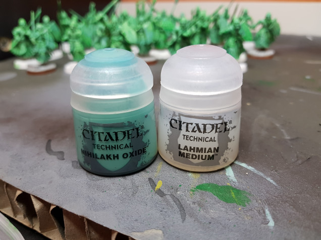 I went for rough mix of 1:1 between the Nihilakh Oxide and Lahmian Medium