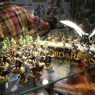 Titans Clash and Heroes Fight For Middle-Earth at Games Workshop