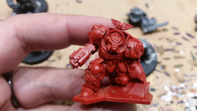 Adaptus Astartes in Tactical Dreadnough Armor spreading a picnic blanket.