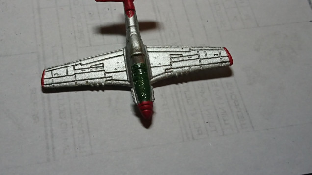 Going for the Red Tails colour scheme as it is quick and easy to do, did I mention I am not a big fan of the Mustang...lol