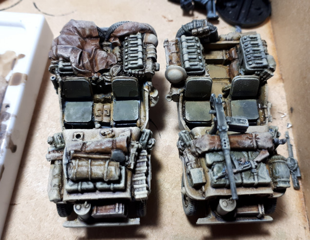 Next I added a little ivory to the dark sand and dabbed the edges to add more highlights. The jeep on the left shows how this looks.