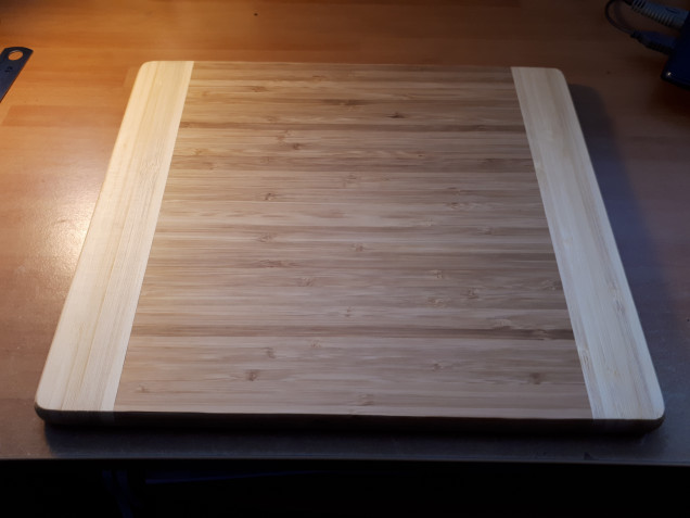 The chopping board had the perfect dimensions in the centre, and the lighter edges provided a space for players to put their pieces