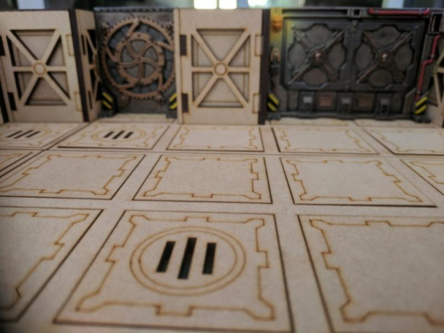 One of the scenery items provided in Necromunda: Underhive is the bulkhead doors, I wanted to make sure this scenery system worked with the scenery already provided so i needed to test the width between cubes to ensure that the doors could be inserted and removed smoothly, luckily they fit perfectly with only a small gap either side.