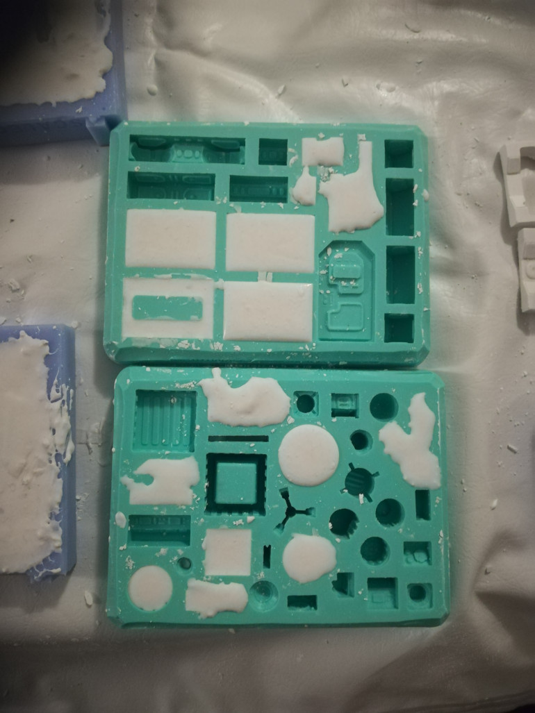 I have start using my Hurst art molds to make the wall sections. 