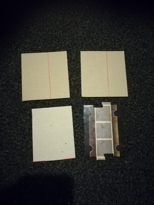 It's time to start making the space I hulk. I decided to start with a straight corridor. The picture shows the corridor tile from the game and three bits of thick card. 