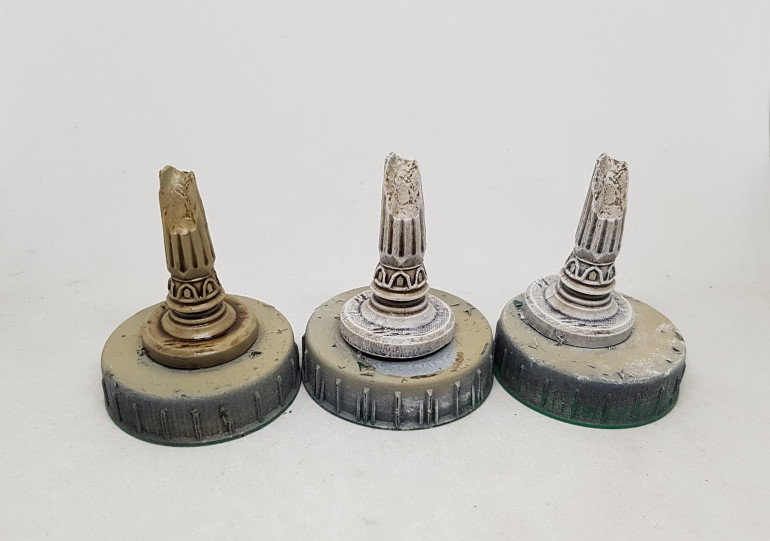 Here we see the stages goinf left to right we have after the wash, after the first and then second drybrush