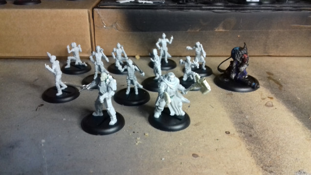 I have assembled the 9 Cannibal Runts, based an old conversion of a Vor Chemgrunt into a Necanthrope and converted the Sgt Rooker and Feaney miniatures (as I already have the First release of these and I don't need duplicates) into a couple of Human Operatives.