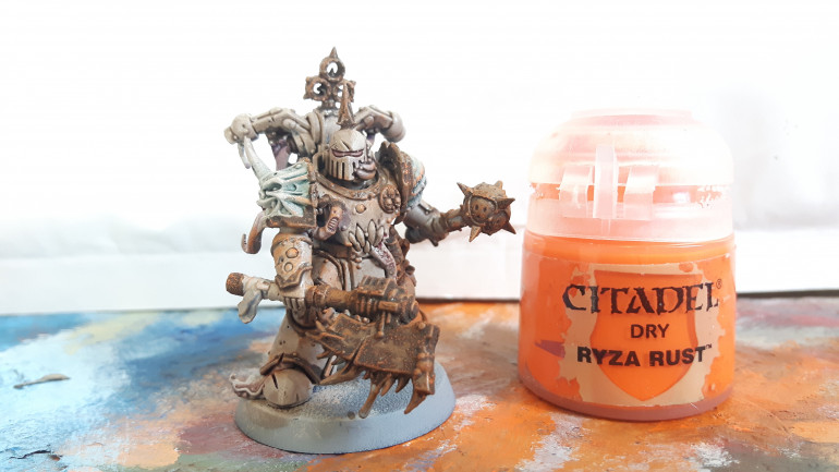 Once fully dry drybrush the metal with Ryza Rust. Again don't worry about being too neat. Also try to apply it thicker and lighter in different areas for a lessened uniform look.