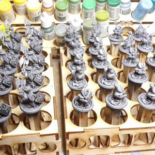 Adding unpainted minis to miniature holders