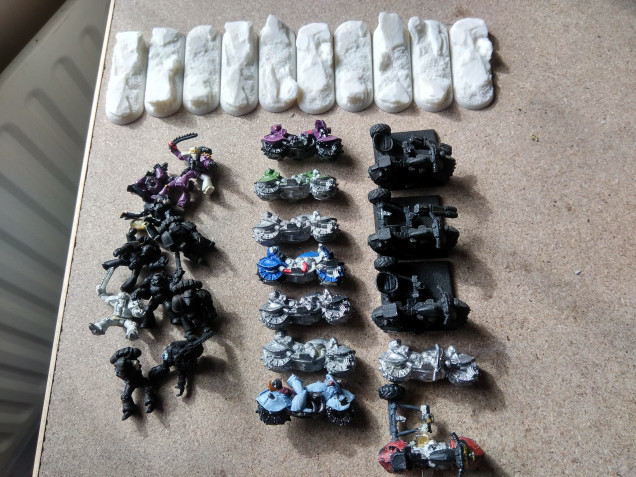 Various ebay purchases over the last couple of months.I wont be using any of the sidecars so they will be going back to the bits box.The first job is the obligatory detol bath as with all miniatures from that era.