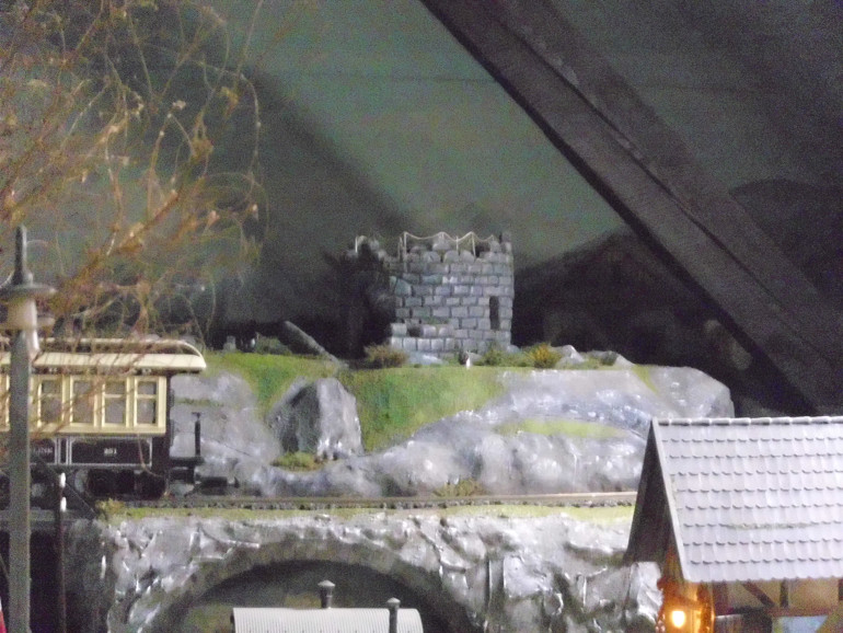 Bergfried ruin. I made this two-storey piece completely out of single blocks I cut from styrofoam. Has a visitor platform as a second storey and a winding stair inside. More pics to come.