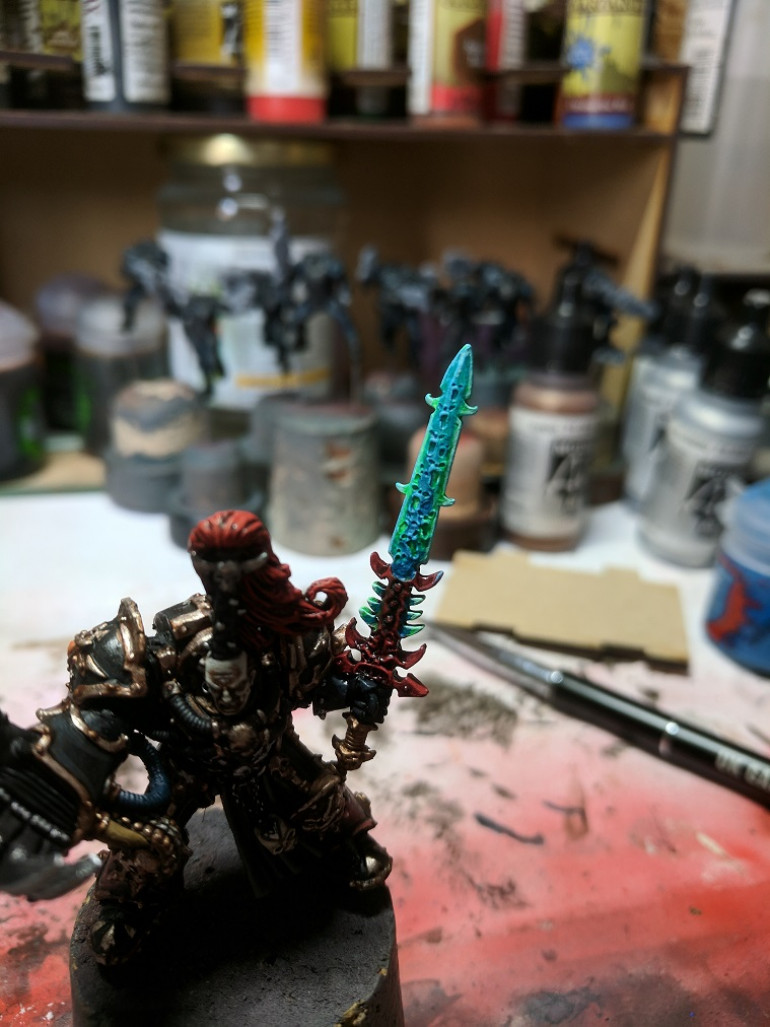 To highlight the screaming ghosts/souls i did a quick drybrush over the top of the sword blade with Gauss Blaster green.