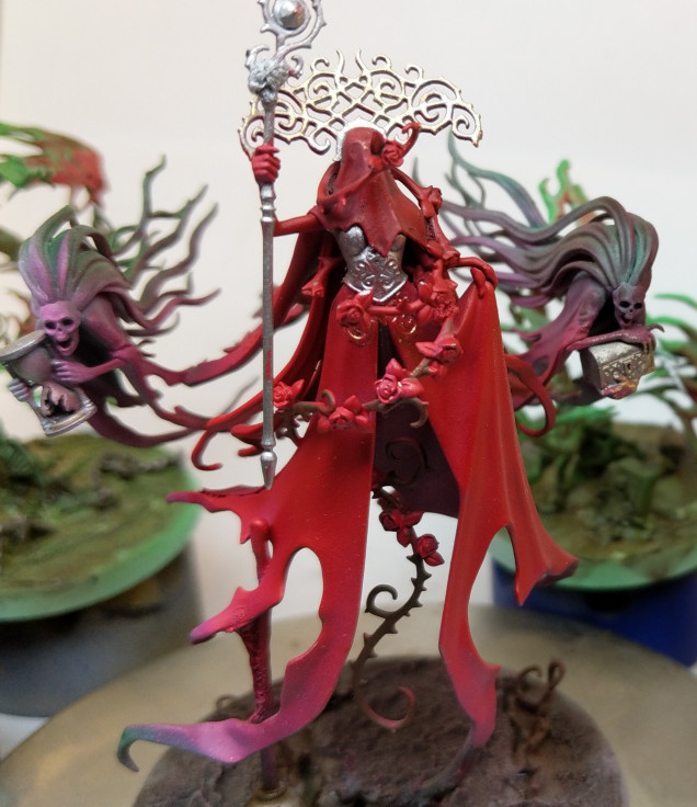 Bloodred base colour of the Lady. And a silver undercoat for her bodice