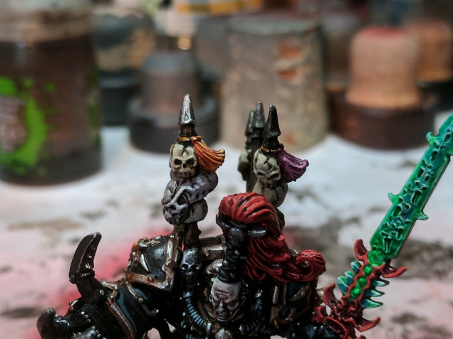 The last part of the rack was the rack tassles (obviously another Slaanesh fashion choice) they needed to be different and a bit more vibrant than the surrounding colours so i went for a really bright orange and trashy pink.... SKULLS FOR KHORNE.... TASSLES, STUDS AND CHAINS FOR SLAANESH