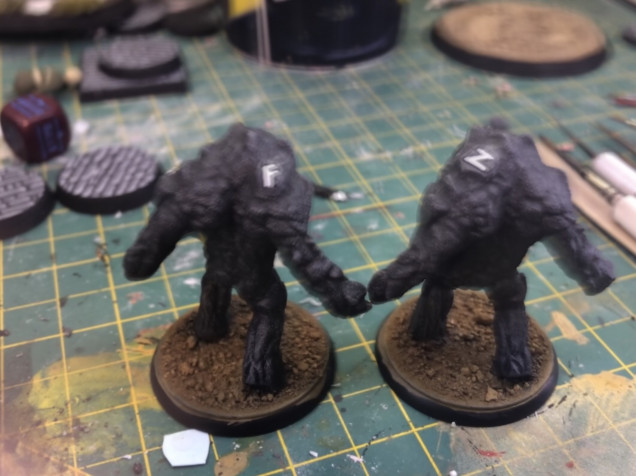 Rear view with dry brushing. Just realized in this picture they appear to be holding hands.