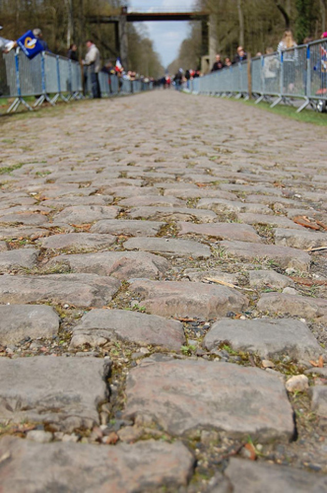 The fearesome cobbles of Trouee d'Arenberg, credit: bram_souffreau [CC BY-SA 2.0 (https://creativecommons.org/licenses/by-sa/2.0)]