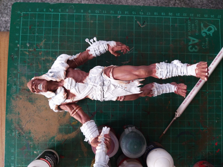 I used Cadian Fleshtone to highlight but didn't want it too light so drybrushed it on