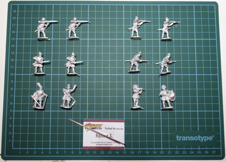 The arquebusiers: 4 different sculpts. Also: the HQ miniatures and some metal spears.