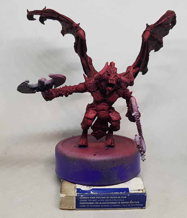 After it had had a few hours to dry, the model was given a wash of GW Carroburg Crimson