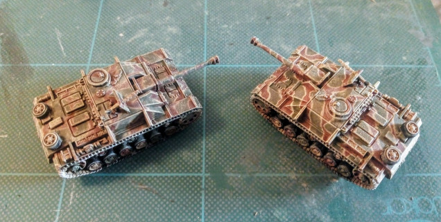 The left hand tank has been drybrush and washed muting the colours nicely whilst giving texture to the armour.