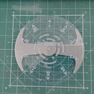 Articulated circular template for Infinity the game