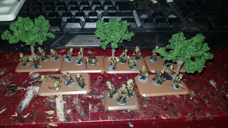  Over the weekend I continued painting on my Panzer-Lehr Division. Now the first platoon is ready to paint now it is packed on base and applied with diorma paste. I hope I can continue tomorrow