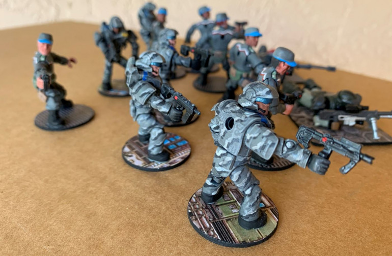 I tried a winter / urban camouflage scheme on some of them. Also interferon blue for the visors.