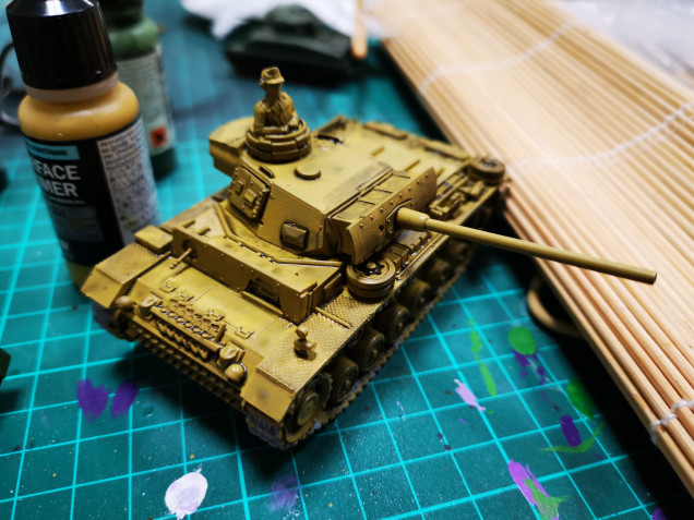 Built and started painting a Panzer lll tank