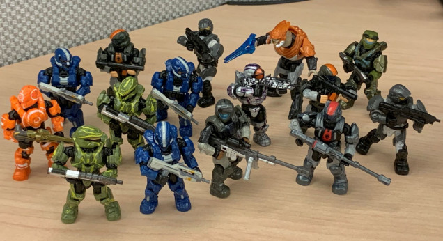 The army starts to grow!  People around the office are starting to look at me strange.  The silver scuba-looking guy in the center will need a new head and a new pain scheme.  The orange guy on the left will also need a new paint job.  There's a green team, a blue team ... maybe I'll start a red team?  Meanwhile, the Arbiter Covenant guy will be given to my girlfriend, who enjoys collecting little creatures and monsters, etc. 