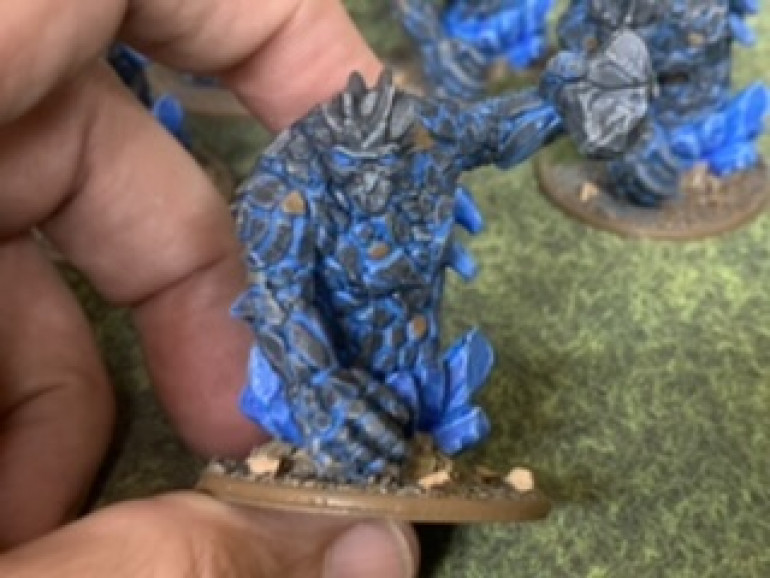 I’d previously dry brushed the blue crystals with white. I painted them over and then I washed the blue crystals with GW Guilliman blue wash and then dry brushed with Army Painter Voidshield Blue. 