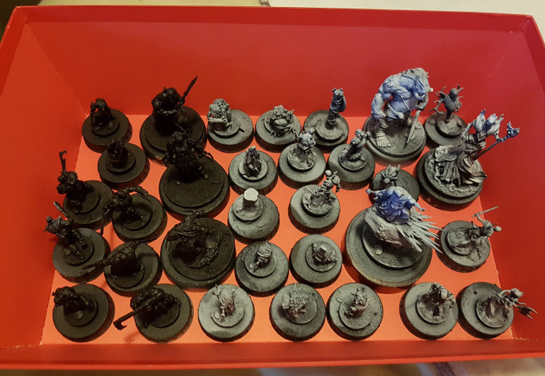 Tray 1 of primed minis