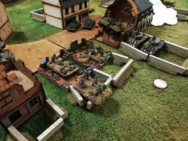 The Fallschirmjager Company Command and what's left of 2sqd face off against Tank Platoon 1 and Green Platoon in the ruined building