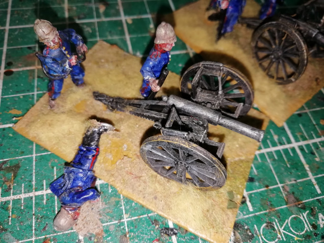 I'm taking the crew off the base to have them on individual stands so I can use the guns as scenic pieces as well