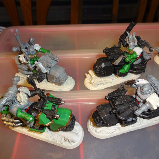 Some progress on my Night Lords: painting and kitbashed Chaos Bikers!