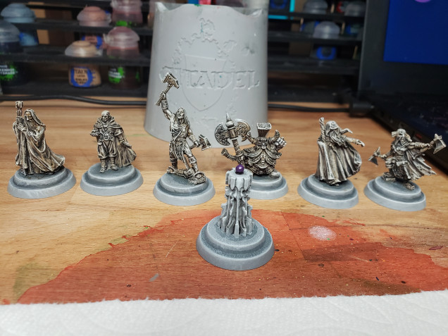 Statues for the scenario that uses statues that come to life and an objective for the scenario that uses a tower with a special objective on top.