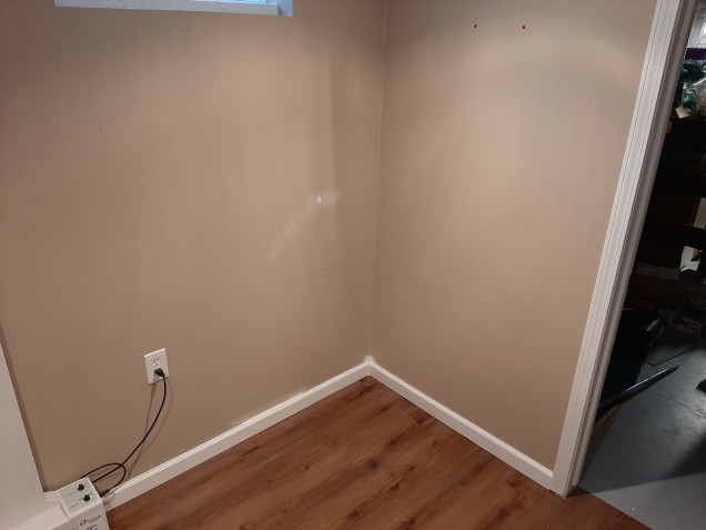 Second half of the room, planned for the painting area.