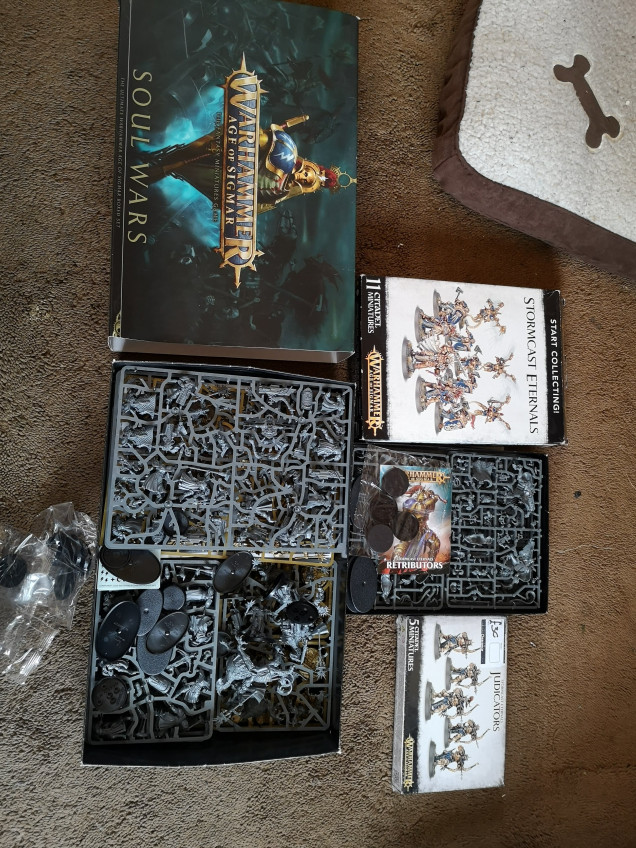 And there's still more unbuilt...  (I think there's two Stormcast Soulwars sets in that lot...)