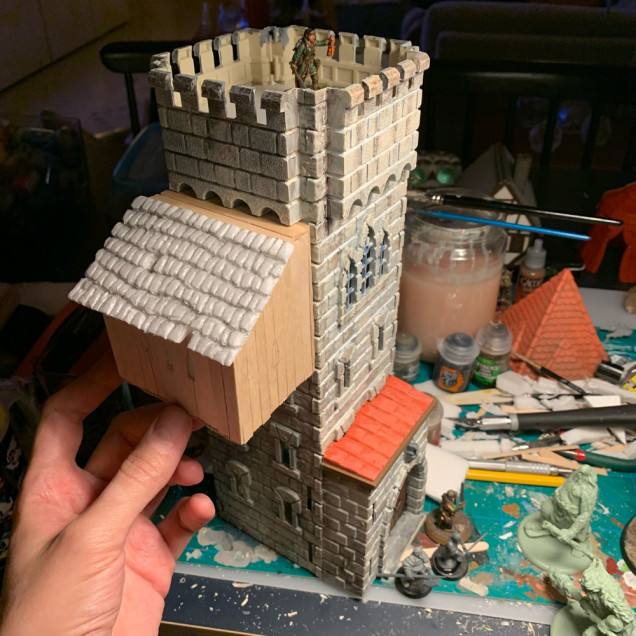 Here you can see me putting together this part with small ice cream sticks and a thin foam as tiles for the roof. I had also started painting the tower in a lighter stone tone with red/orange roof tiles. I wanted it to look similar to the medieval buildings in Visby Gotland here in Sweden.