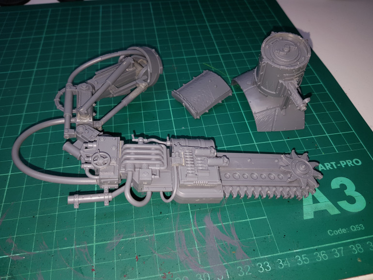 The choppa arm is also assembled and has the shoulder parts for both arms separate.