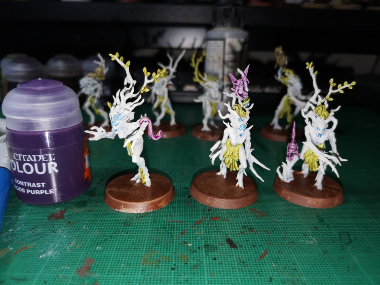 I used Magos Purple for the Sprites, since these sprites are small for the best results I found it best to not let the paint settle too heavily on the mini.